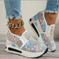 Blommigt mönstrade sneakers i broderad mesh